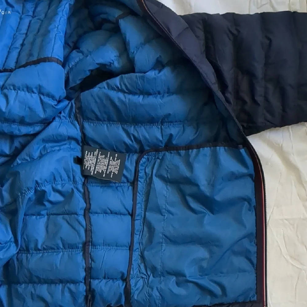 Tommy Hilfiger Blue  Duck Down Puffer Jacket with Quilted Design Size L - Picture 6 of 8
